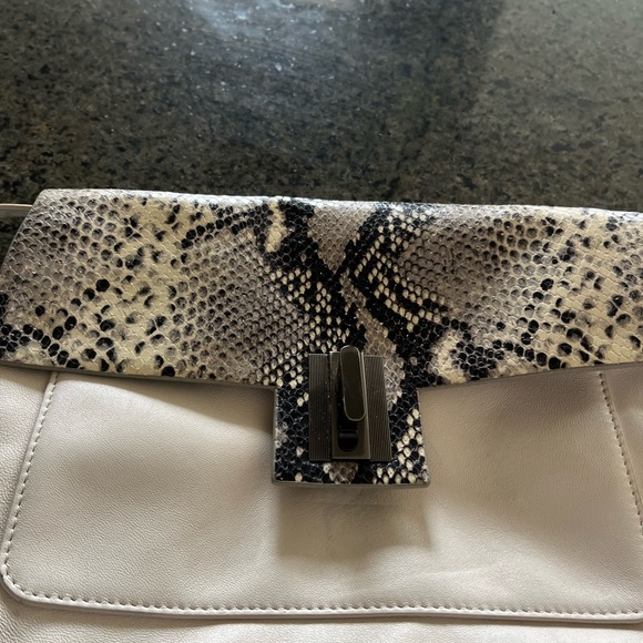 Badgley Mischka Handbags - Badgley mischka good condition bag comes with dust bag